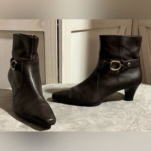 Elegant Anne Klein iflex Brown leather Ankle Boots